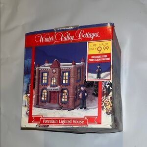 Vintage 93 Porcelain Winter Valley Cottages Lighted House City Hall With Figure